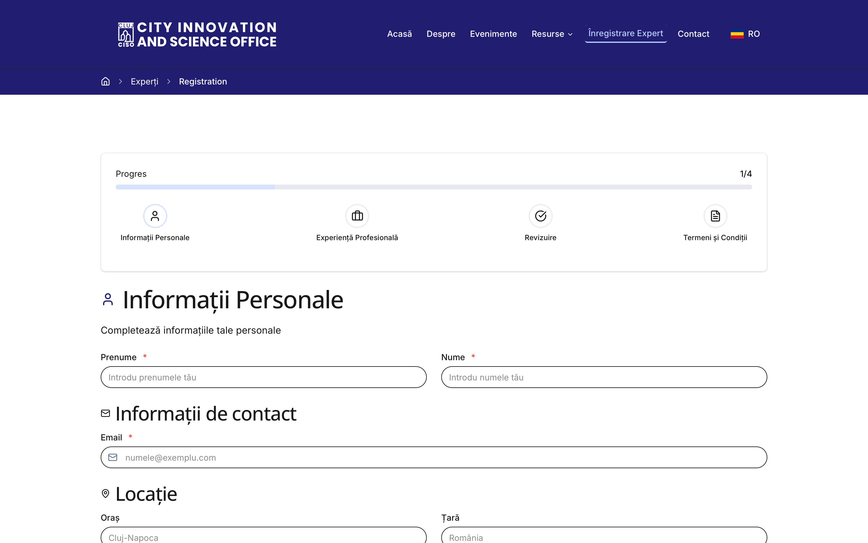 Formularul de înregistrare a expertului pe platforma CISO: o bară de progres peste patru pași (date personale, experiență profesională, revizuire, termeni) și câmpurile goale ale primului pas pentru nume, e-mail și localitate.