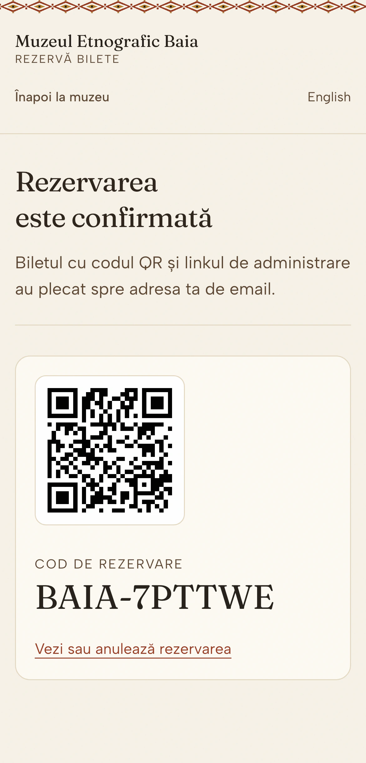 Confirmarea rezervării pe telefon: un cod QR, codul de rezervare BAIA-7PTTWE și un link pentru vizualizarea sau anularea rezervării.
